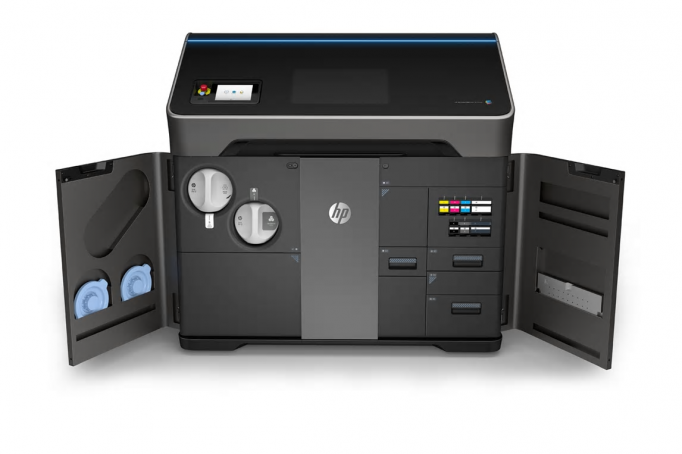 mage shows the HP Jet Fusion 580 Color 3D Printing Solution